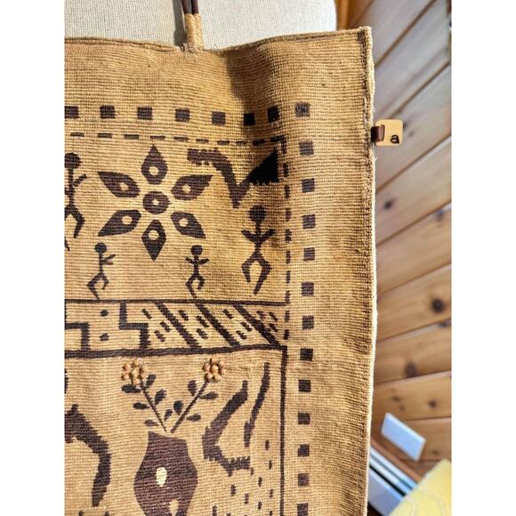 Vintage Handstamped Straw Tribal Purse with Leather Handles Cowry Shells - Picture 4 of 10